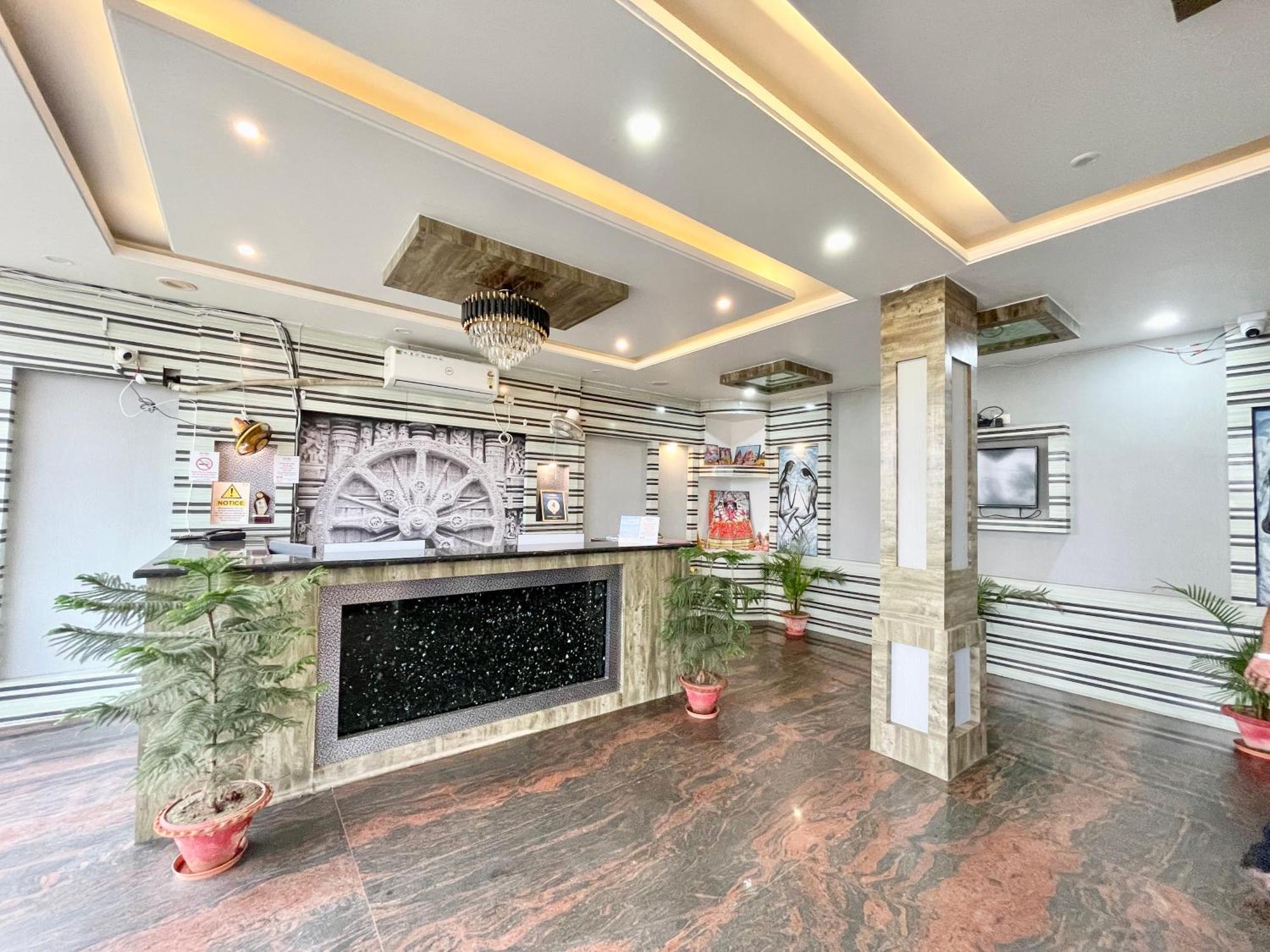 Hotel Trends In Пури Екстериор снимка