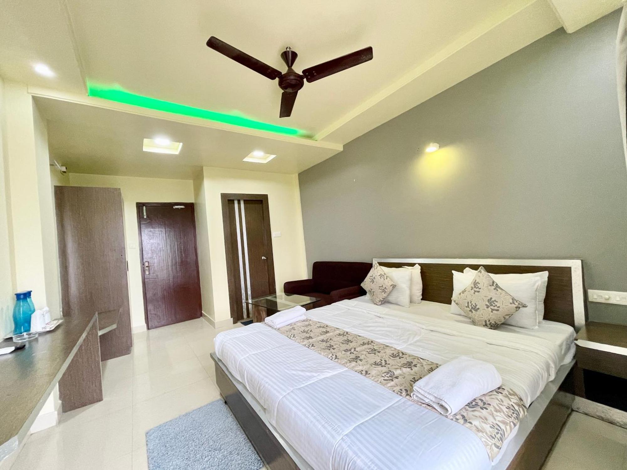Hotel Trends In Пури Екстериор снимка